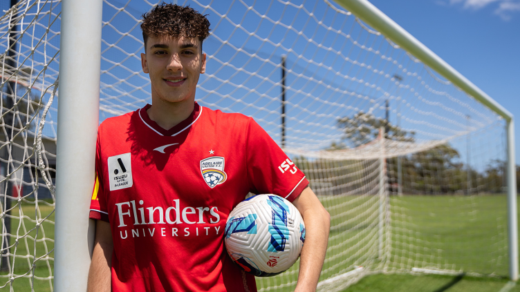 Reds sign Asad Kasumovic on a scholarship deal