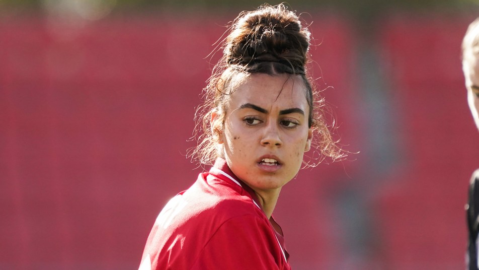 Emilia Murray playing for Adelaide United.