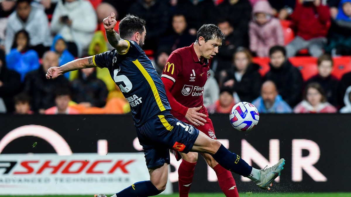Reds defeated by Mariners - Adelaide United