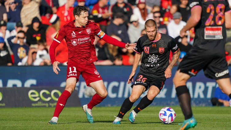 Adelaide United and Sydney FC played out a tense 1-1 A-League Mens draw in front of packed Coopers Stadium on Friday.