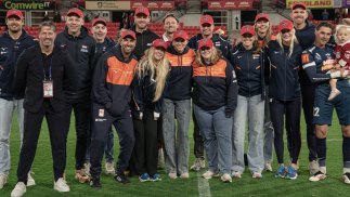 Dutch Beach Volleyballers Visit Reds Ahead of World Championships