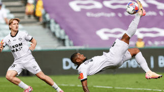 Mariners and Adelaide share the spoils after late goal in Gosford