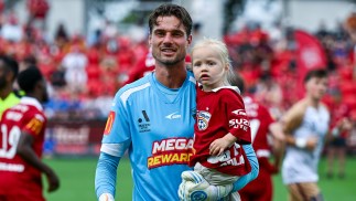 “I Play With a Smile” – Smits Embracing Life in Adelaide