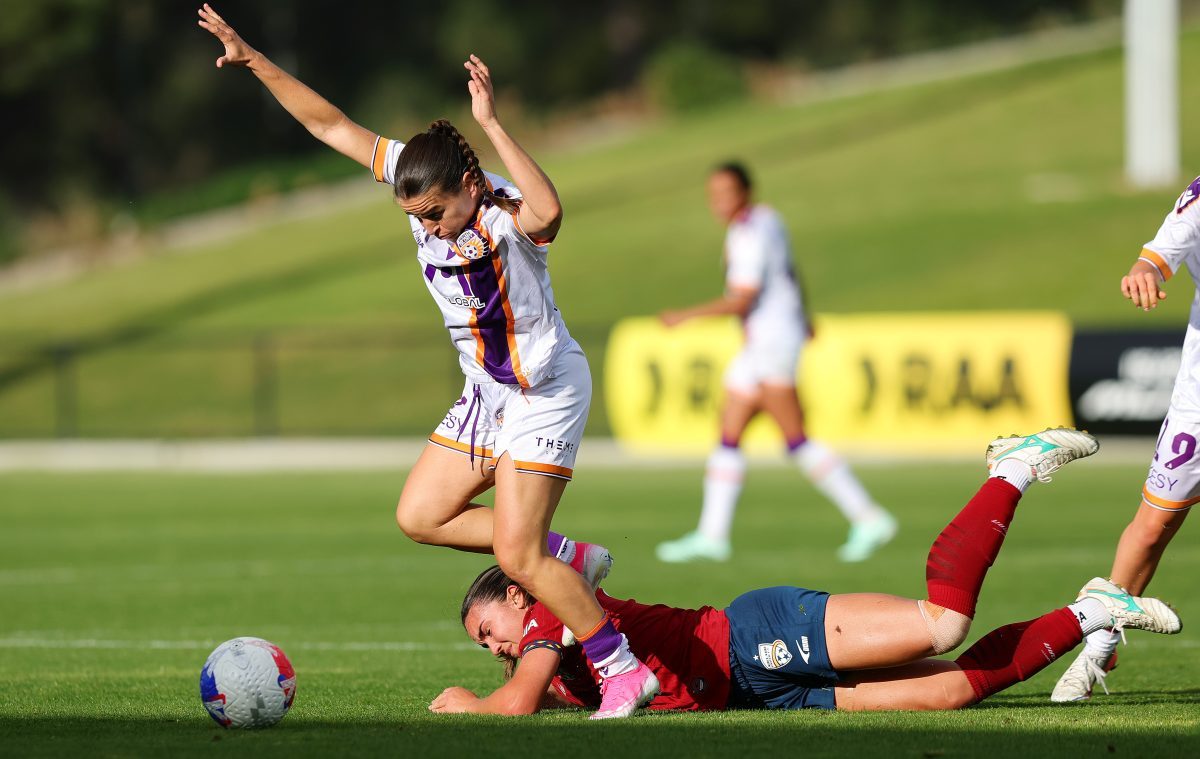 Megan Wynne of Perth Glory and Paige Zois of Adelaide United at Service FM Stadium.