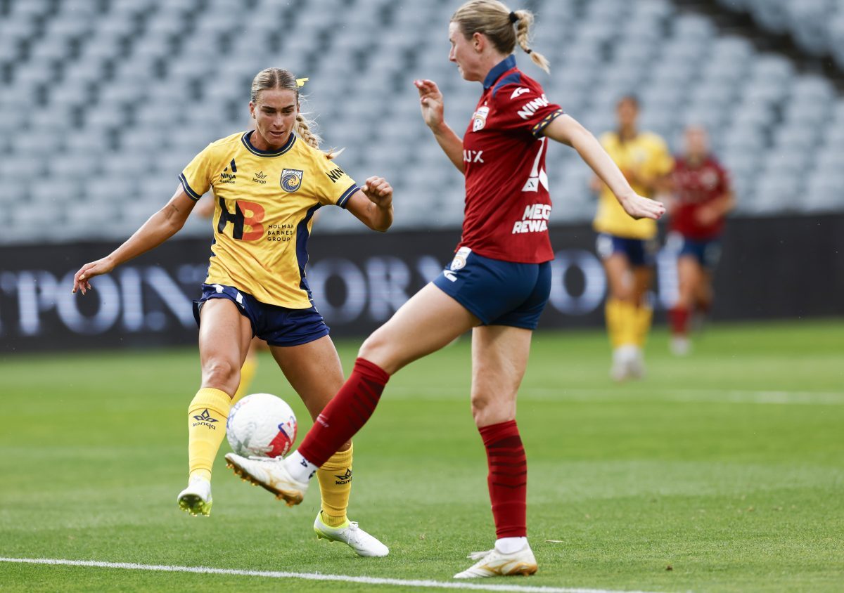 Danika Matos (L) of the Mariners and Chelsie Dawber (R) of Adelaide United compete for the ball at Polytec Stadium.